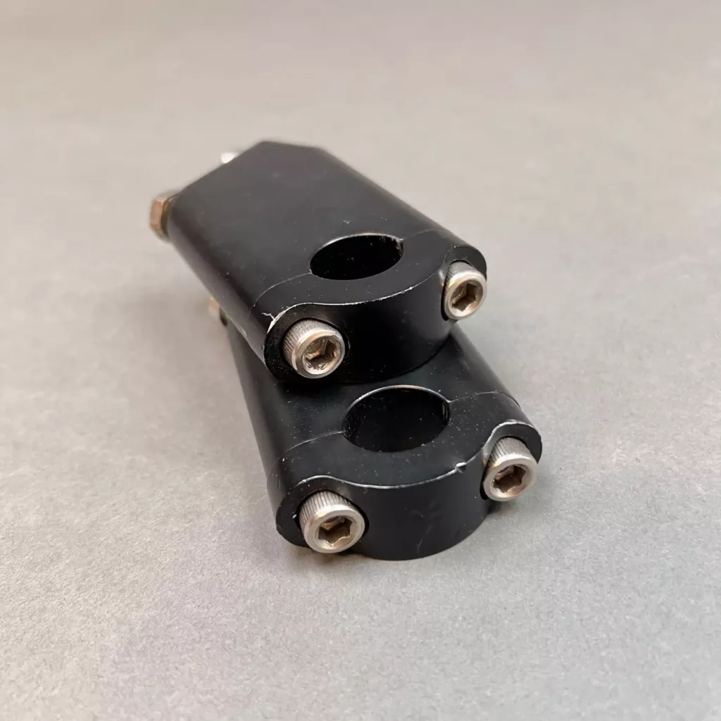 2½" Styrhöjare,  svarta med 33mm förflyttning